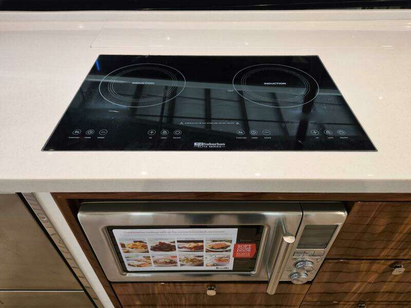 HIGH DEFINITION 47ft MJM Yacht For Sale