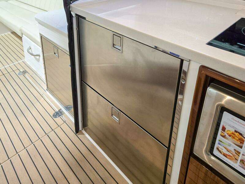 HIGH DEFINITION 47ft MJM Yacht For Sale