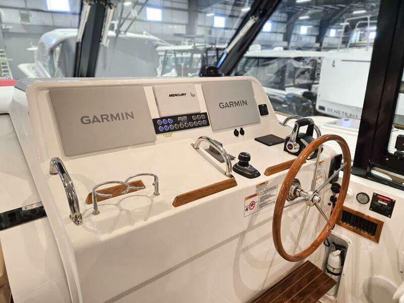 HIGH DEFINITION 47ft MJM Yacht For Sale