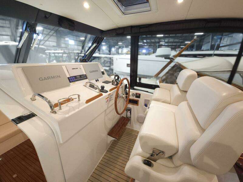 HIGH DEFINITION 47ft MJM Yacht For Sale