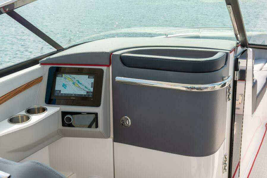 29ft Regal Yacht For Sale