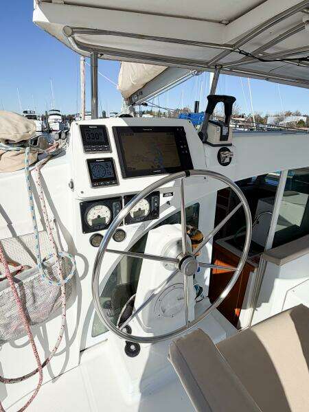 NO KA OI 38ft Lagoon Yacht For Sale