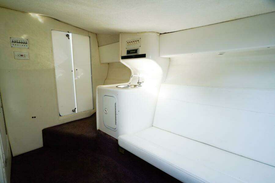 32ft Active Thunder Yacht For Sale