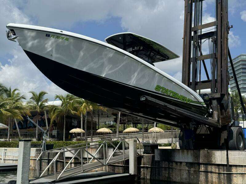 LIFE S AWESOME 38ft Statement Yacht For Sale