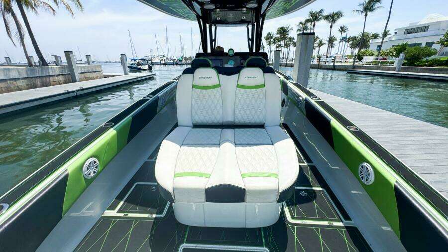 LIFE S AWESOME 38ft Statement Yacht For Sale