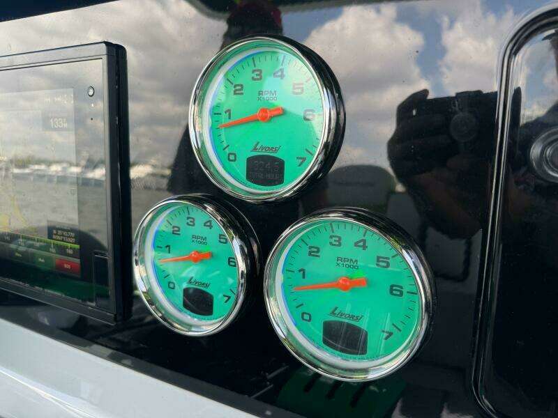 LIFE S AWESOME 38ft Statement Yacht For Sale