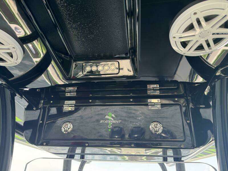 LIFE S AWESOME 38ft Statement Yacht For Sale