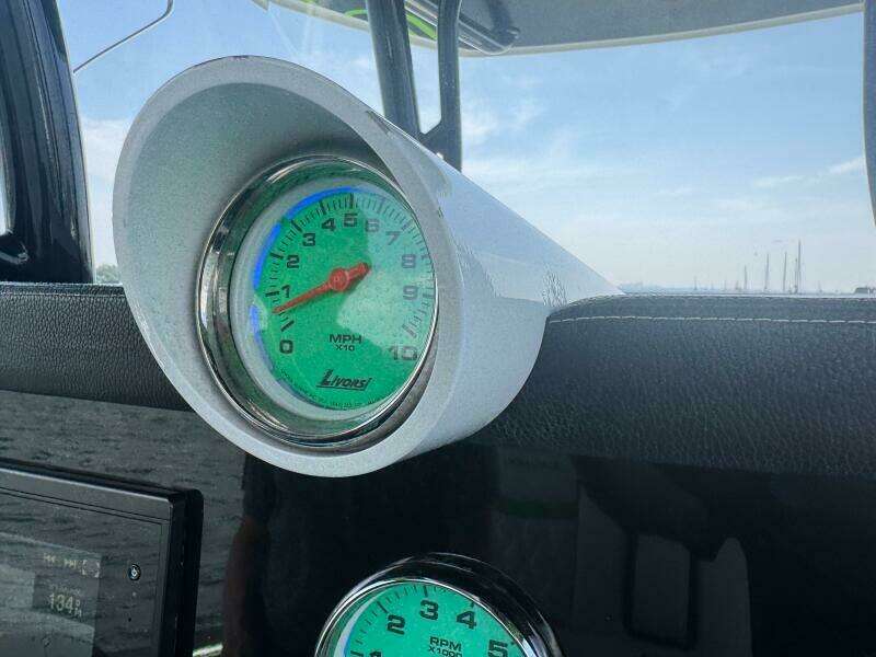 LIFE S AWESOME 38ft Statement Yacht For Sale