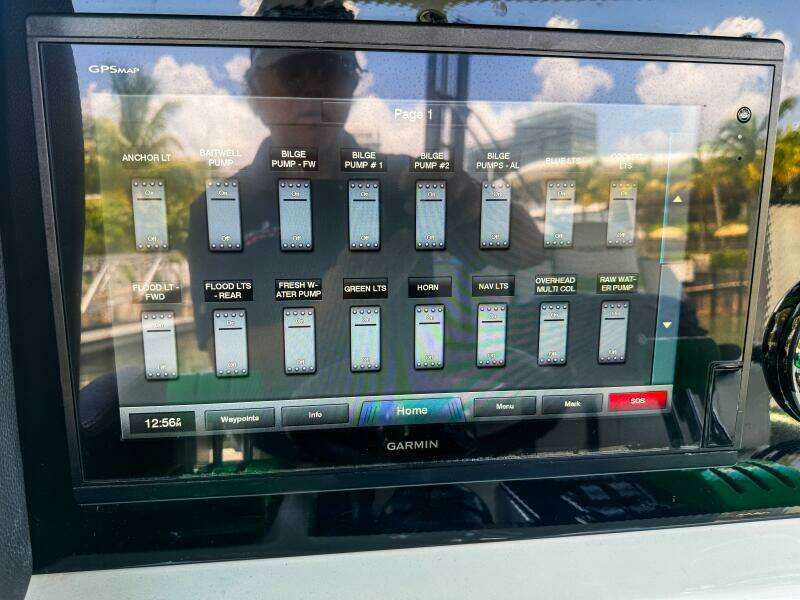 LIFE S AWESOME 38ft Statement Yacht For Sale