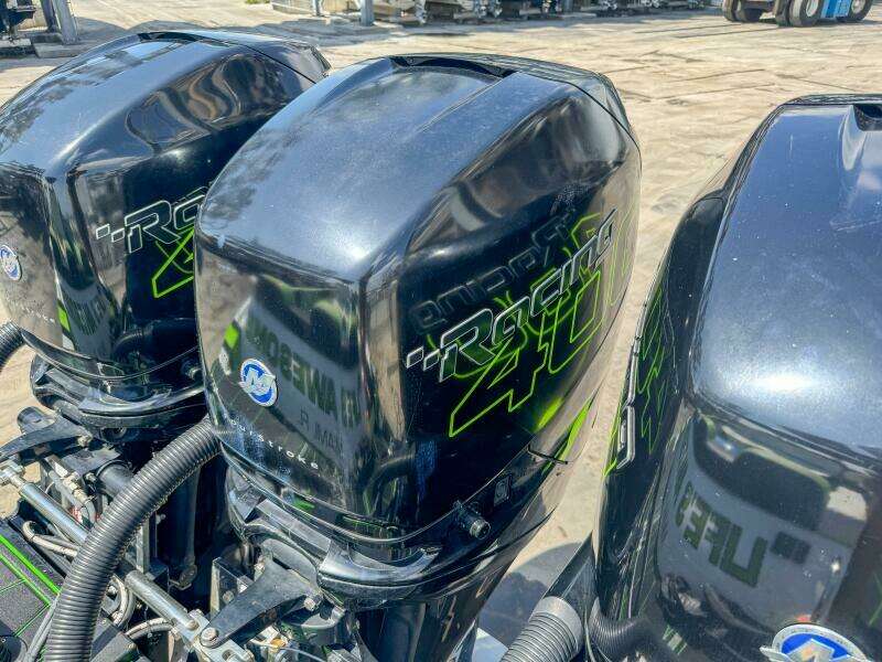 LIFE S AWESOME 38ft Statement Yacht For Sale