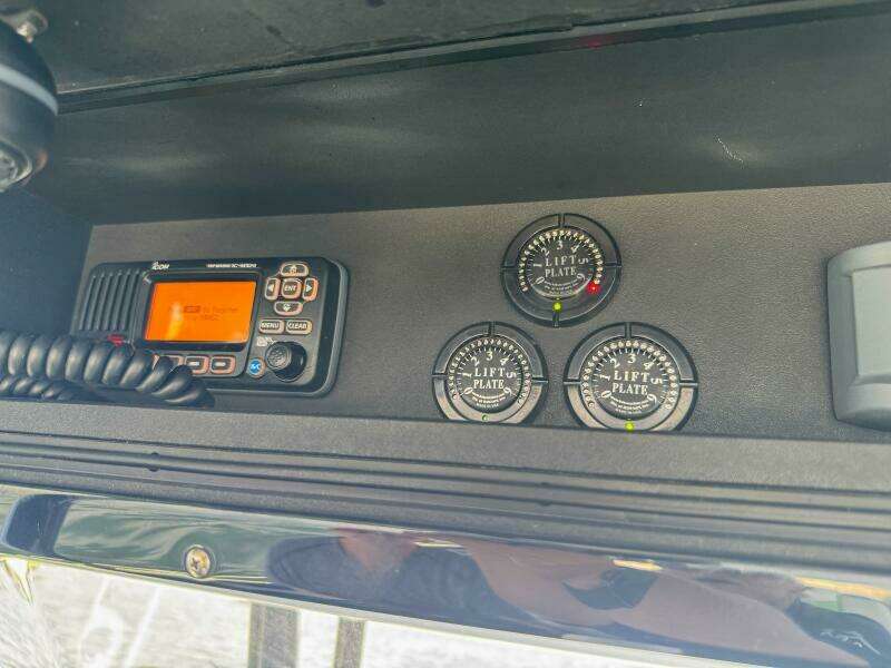 LIFE S AWESOME 38ft Statement Yacht For Sale