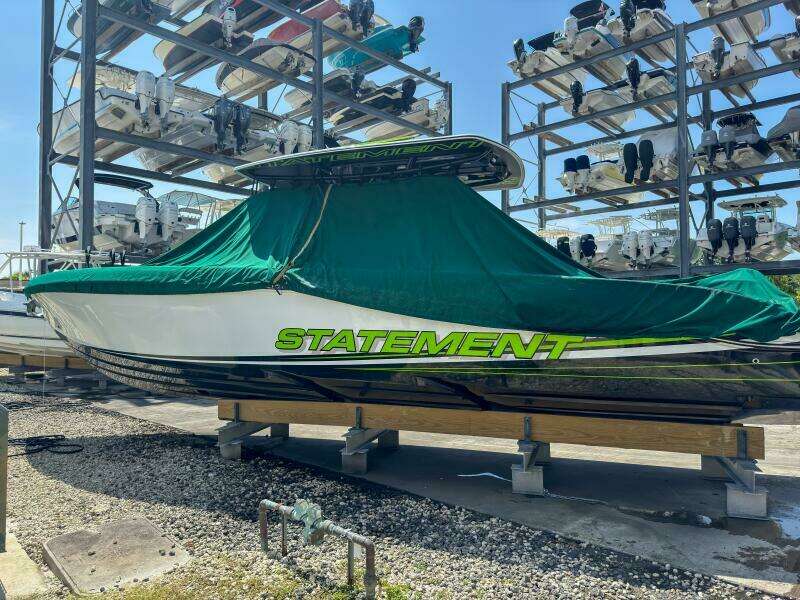 LIFE S AWESOME 38ft Statement Yacht For Sale