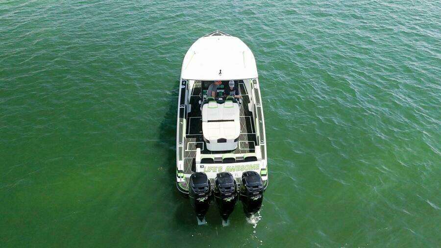 LIFE S AWESOME 38ft Statement Yacht For Sale