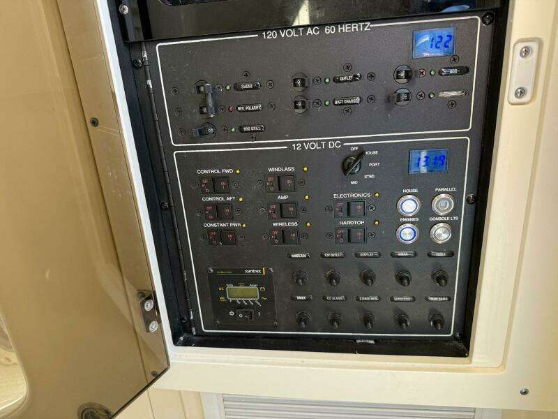 Electric Arc 35ft Scout Yacht For Sale