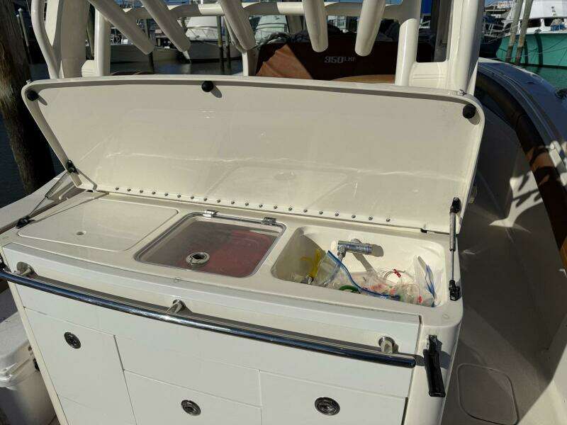 Electric Arc 35ft Scout Yacht For Sale