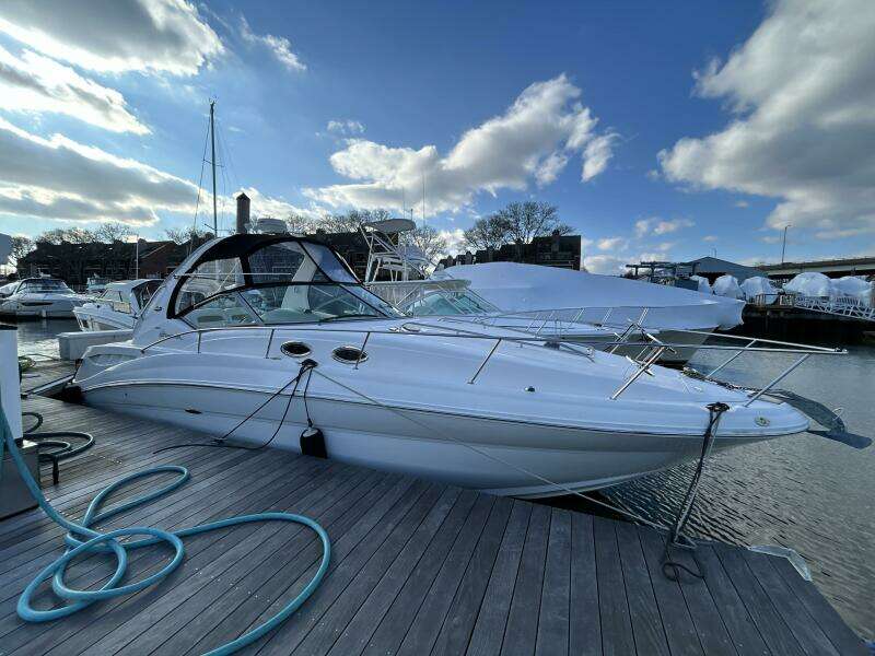 32ft Sea Ray Yacht For Sale