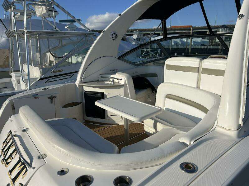 32ft Sea Ray Yacht For Sale