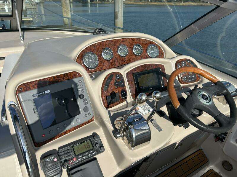 32ft Sea Ray Yacht For Sale