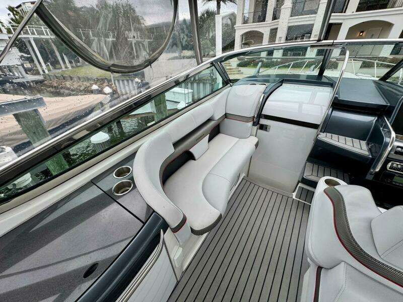 2016 Formula 370 Super Sport- HOODY- Cockpit