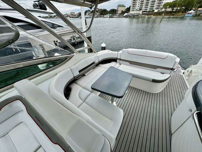 2016 Formula 370 Super Sport- HOODY- Cockpit