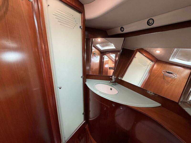 Nae Hassle 57ft Beneteau Yacht For Sale