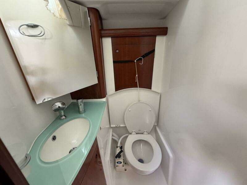 Nae Hassle 57ft Beneteau Yacht For Sale