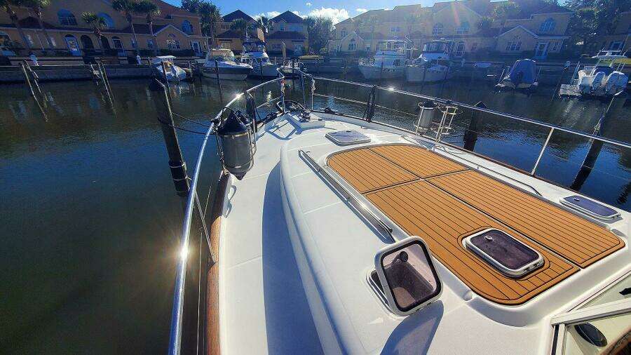 Fore Deck Port Walkway