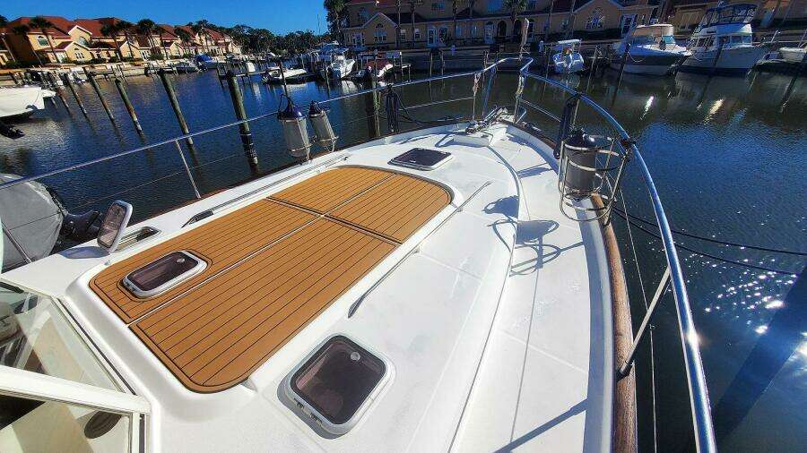 Fore Deck Starboard Walkway