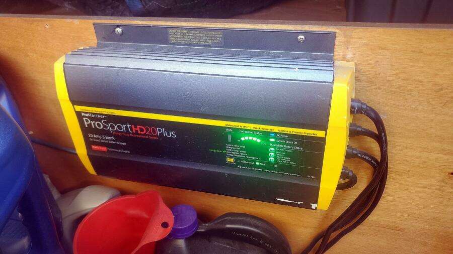 Stern Thruster Battery Charger