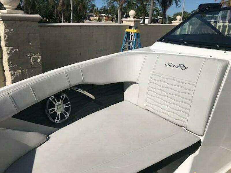 19ft Sea Ray Yacht For Sale
