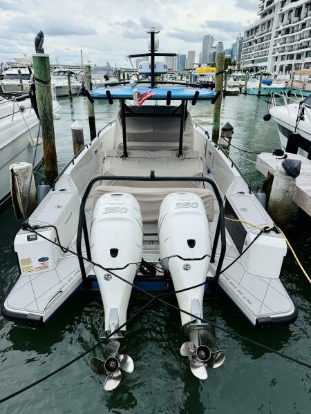 37' 2021 Axopar 37 Sun Top