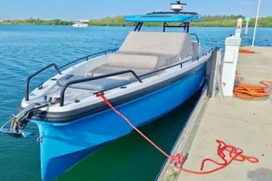 37' 2021 Axopar 37 Sun Top