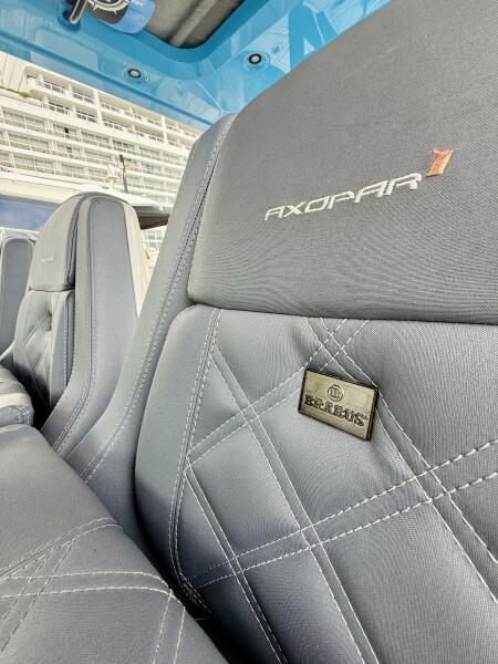 37' 2021 Axopar 37 Sun Top