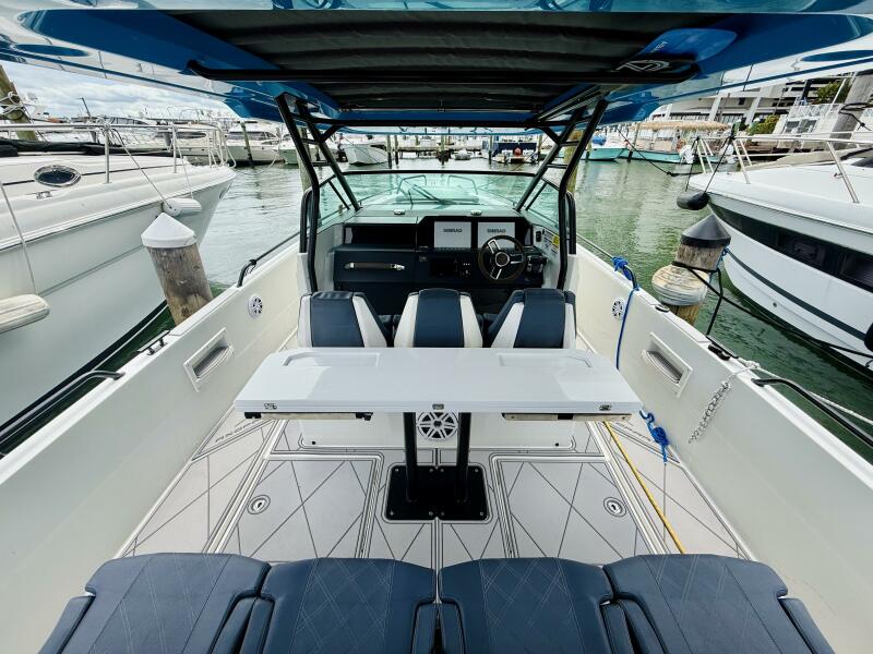 37' 2021 Axopar 37 Sun Top