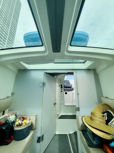 37' 2021 Axopar 37 Sun Top