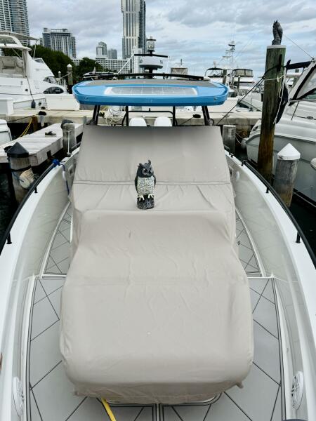 37' 2021 Axopar 37 Sun Top