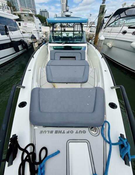 37' 2021 Axopar 37 Sun Top