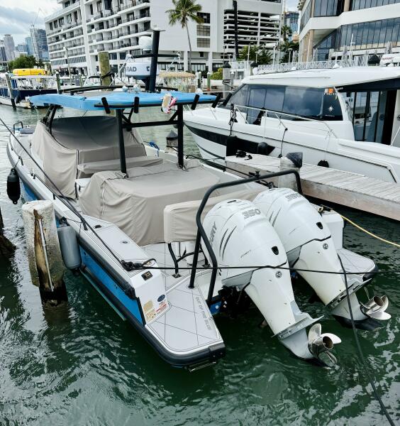 37' 2021 Axopar 37 Sun Top