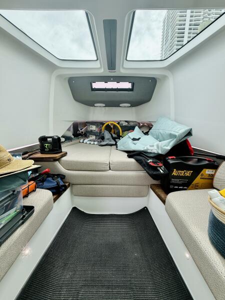 37' 2021 Axopar 37 Sun Top