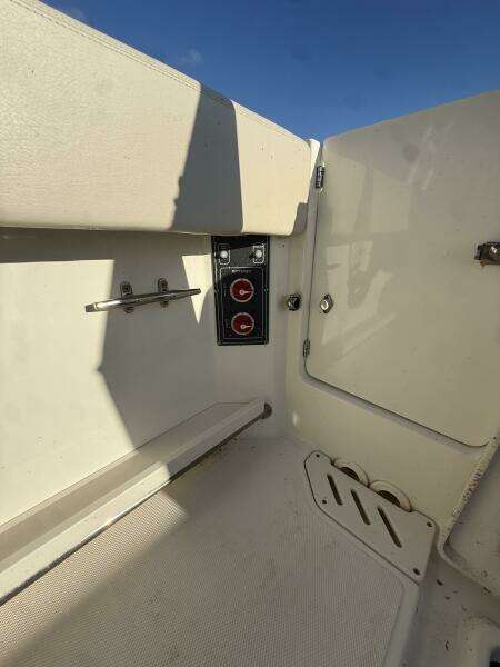 27ft Boston Whaler Yacht For Sale