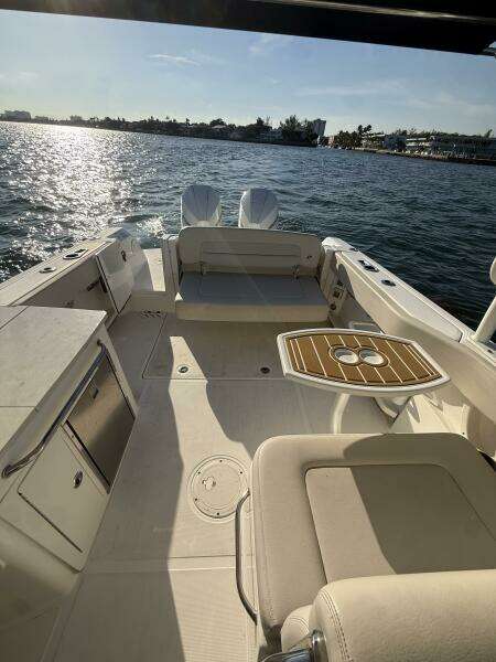 27ft Boston Whaler Yacht For Sale