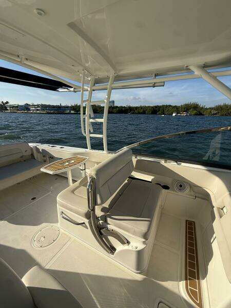 27ft Boston Whaler Yacht For Sale
