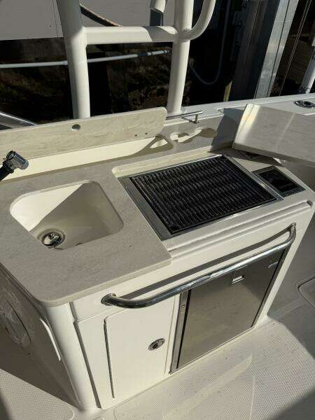 27ft Boston Whaler Yacht For Sale