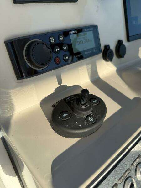 27ft Boston Whaler Yacht For Sale