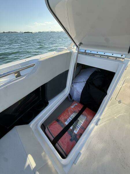 27ft Boston Whaler Yacht For Sale