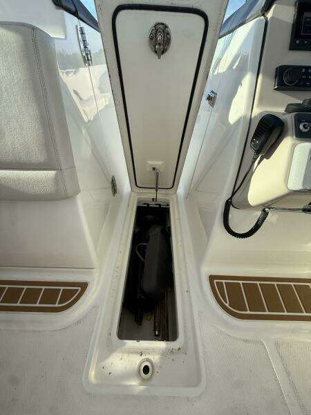 27ft Boston Whaler Yacht For Sale