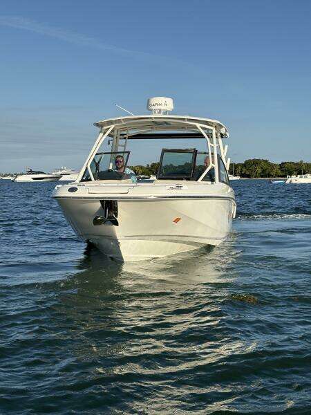 27ft Boston Whaler Yacht For Sale