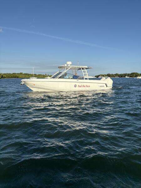 27ft Boston Whaler Yacht For Sale