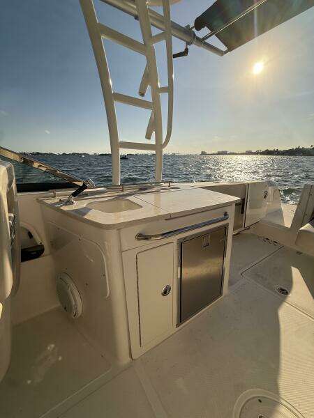 27ft Boston Whaler Yacht For Sale