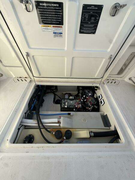 27ft Boston Whaler Yacht For Sale